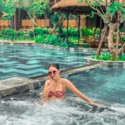 Bể sục Jacuzzi